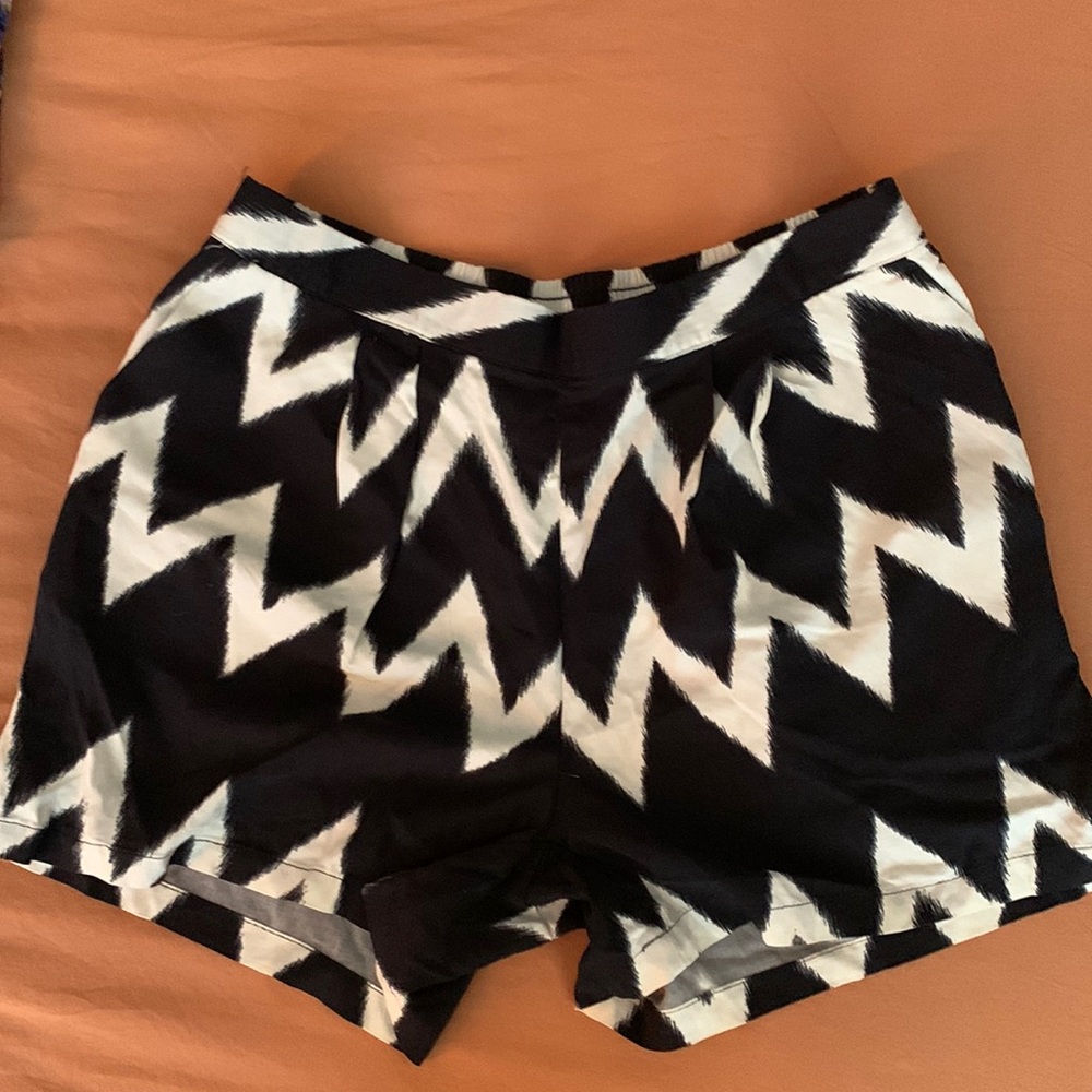 hm shorts new size medium